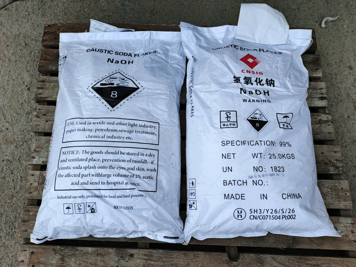 Xút Vảy NaOH 99% – Hóa Chất Tẩy Rửa, Xử Lý Nước Đa Dụng